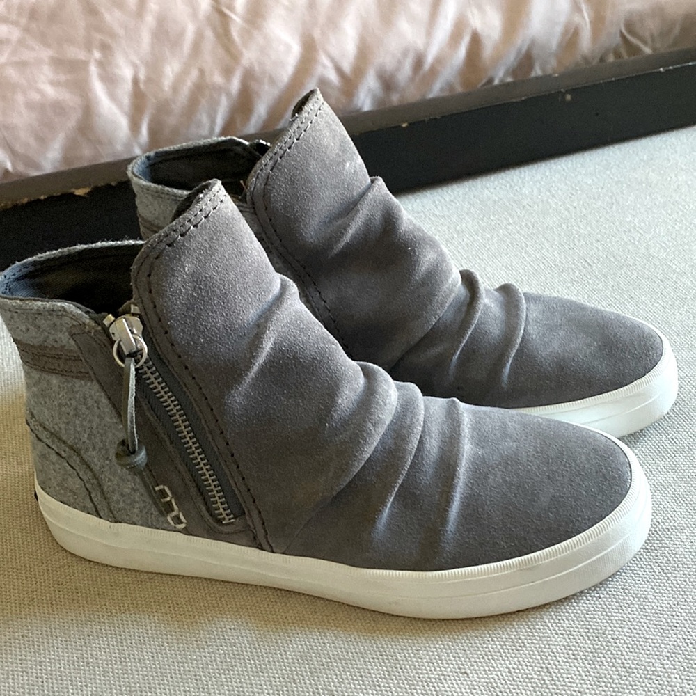 Sperry high top sneaker grey